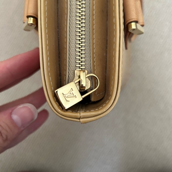 Louis Vuitton Stockton Monogram Vernis Bag - Picture 5 of 7